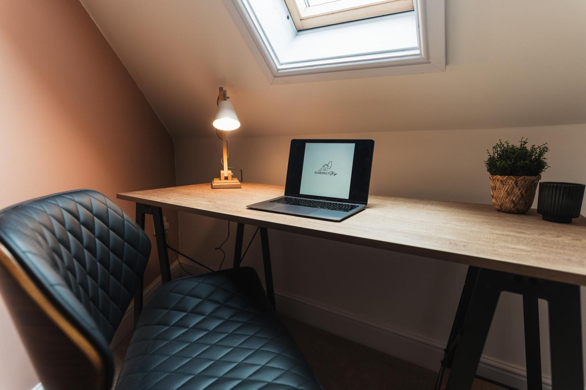 Feature Stone, Stunning Apartment, 2 X King Beds And Single, Sleeps 5 Castle Cary Exterior foto